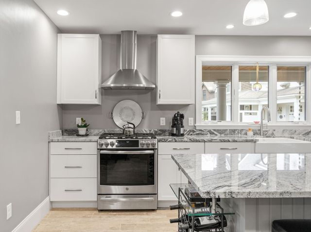 7 Hat Trick Dr, Plymouth, MA 02360