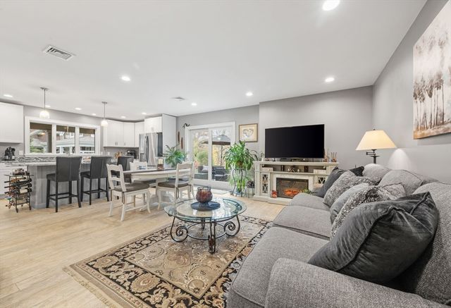 7 Hat Trick Dr, Plymouth, MA 02360