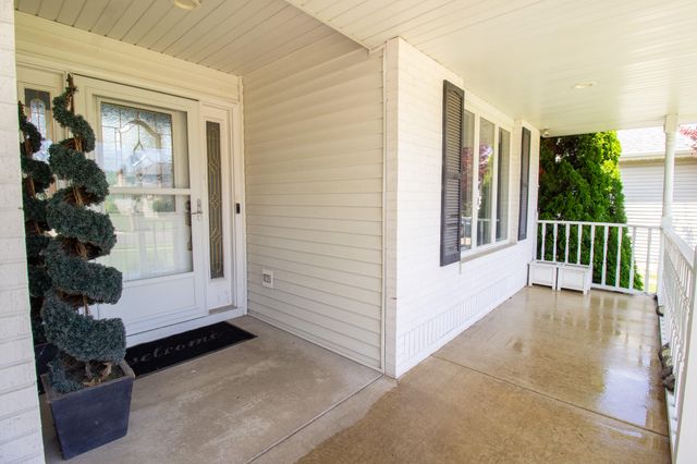 2228 Keene Drive, Schererville, IN 46375