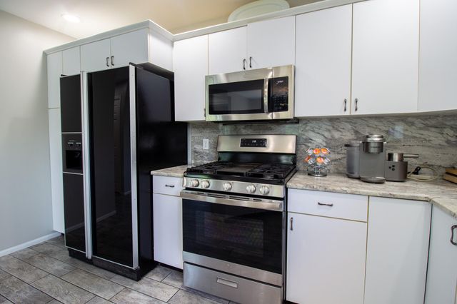 2228 Keene Drive, Schererville, IN 46375