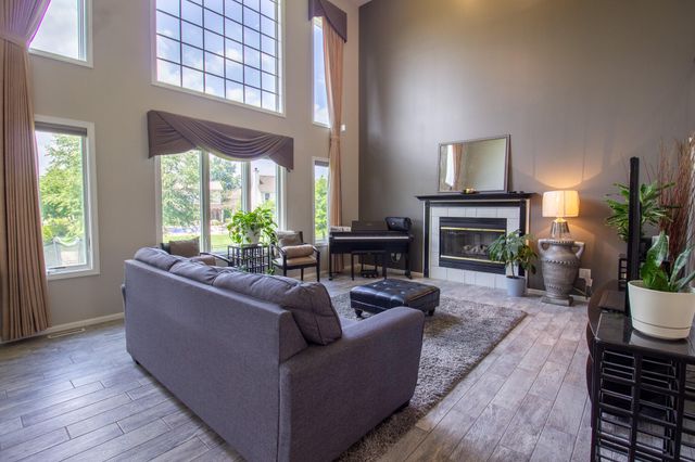 2228 Keene Drive, Schererville, IN 46375