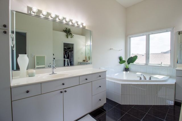 2228 Keene Drive, Schererville, IN 46375