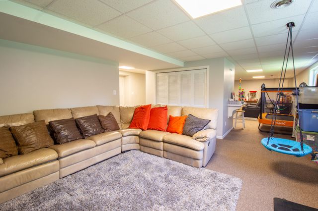 2228 Keene Drive, Schererville, IN 46375