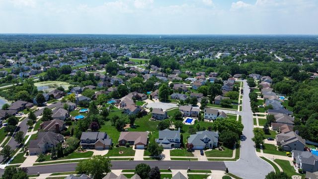 2228 Keene Drive, Schererville, IN 46375