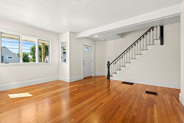 28 Hawthorne St, Lynn, MA 01902