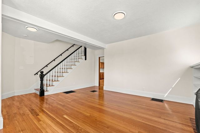 28 Hawthorne St, Lynn, MA 01902