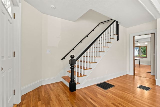 28 Hawthorne St, Lynn, MA 01902