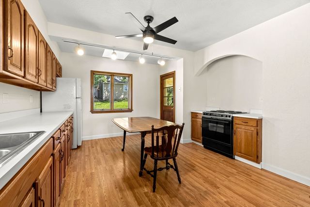 28 Hawthorne St, Lynn, MA 01902