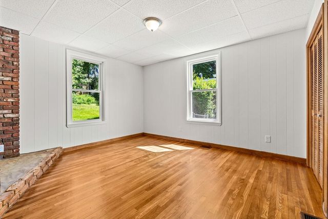 28 Hawthorne St, Lynn, MA 01902