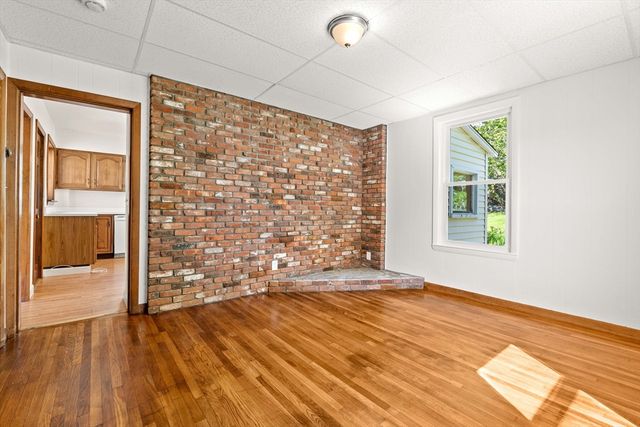 28 Hawthorne St, Lynn, MA 01902