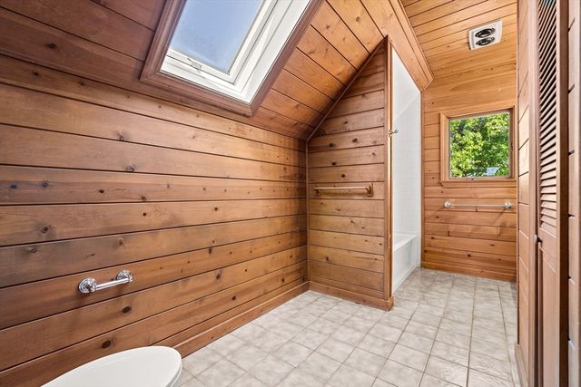 28 Hawthorne St, Lynn, MA 01902