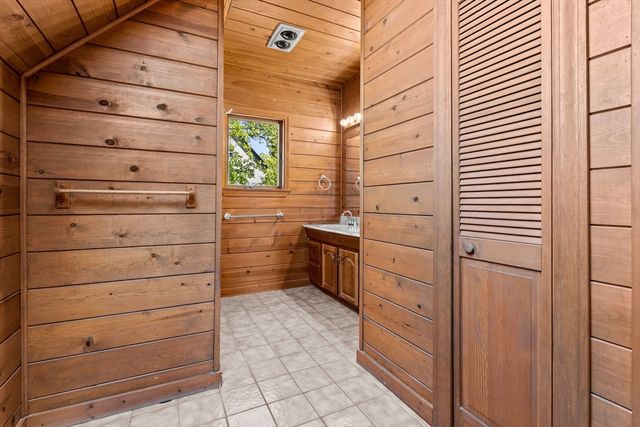 28 Hawthorne St, Lynn, MA 01902