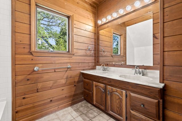 28 Hawthorne St, Lynn, MA 01902