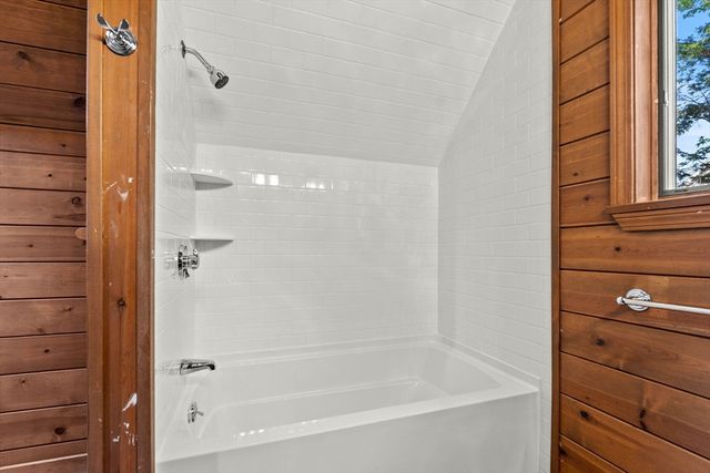 28 Hawthorne St, Lynn, MA 01902