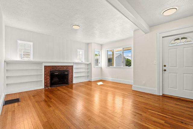 28 Hawthorne St, Lynn, MA 01902