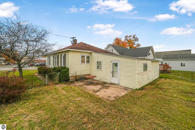 1220 Burlingame, Cadillac, MI 49601