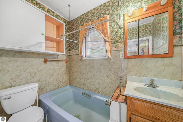 1220 Burlingame, Cadillac, MI 49601