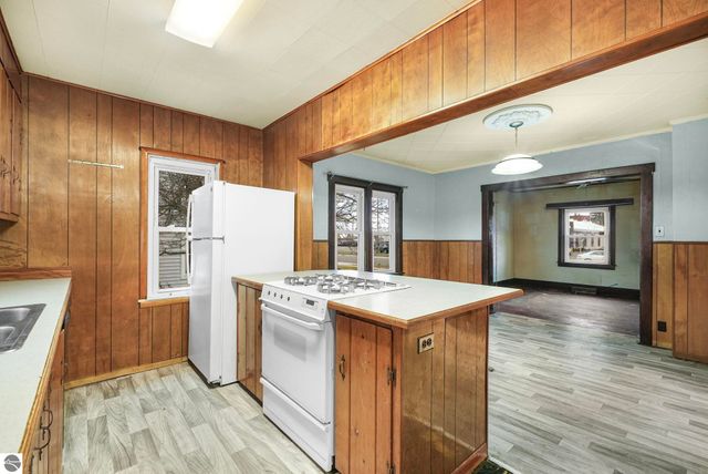 1220 Burlingame, Cadillac, MI 49601