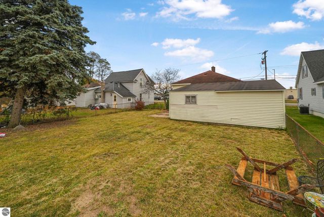 1220 Burlingame, Cadillac, MI 49601