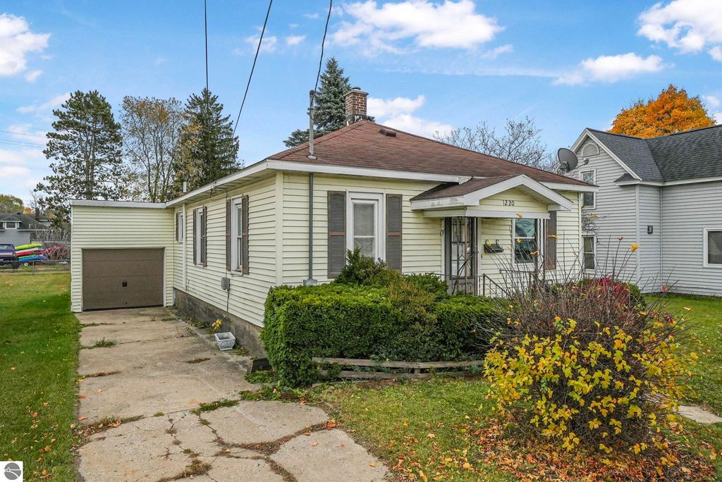 1220 Burlingame, Cadillac, MI 49601