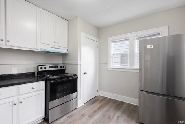 221 E 8th Street, Mishawaka, IN 46544