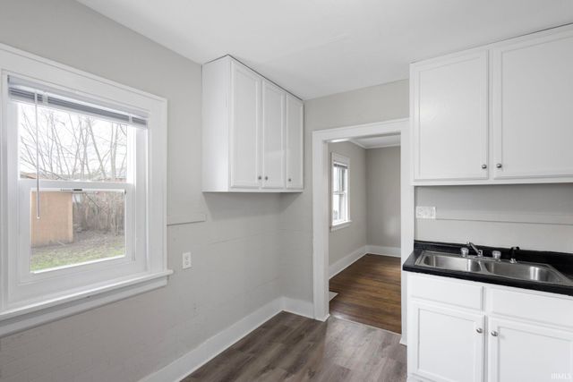 221 E 8th Street, Mishawaka, IN 46544