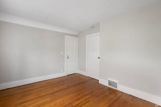 221 E 8th Street, Mishawaka, IN 46544