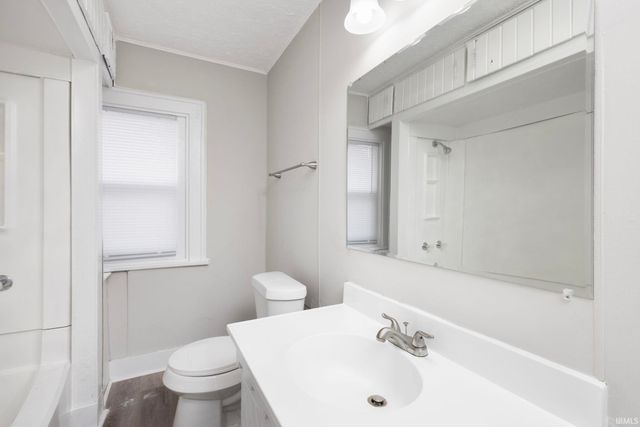 221 E 8th Street, Mishawaka, IN 46544