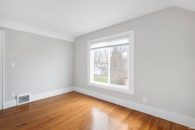 221 E 8th Street, Mishawaka, IN 46544