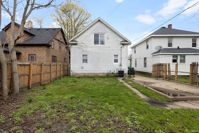 221 E 8th Street, Mishawaka, IN 46544