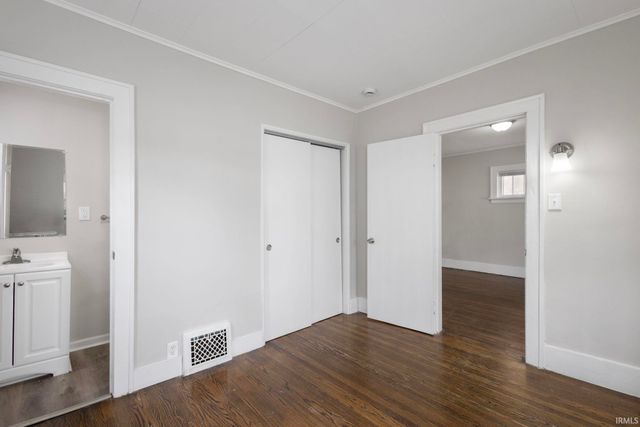 221 E 8th Street, Mishawaka, IN 46544