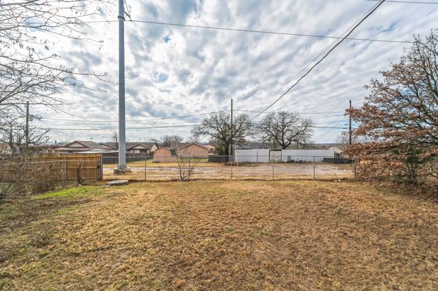 5528 Patton Drive, Fort Worth, TX 76112
