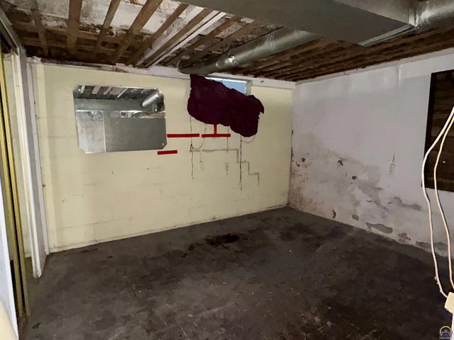 1533 SW High AVE, Topeka, KS 66604