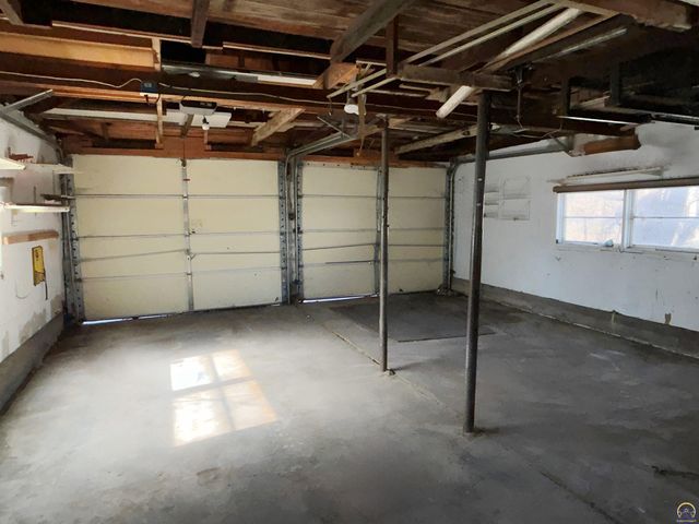 1533 SW High AVE, Topeka, KS 66604