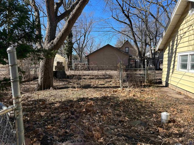 1533 SW High AVE, Topeka, KS 66604