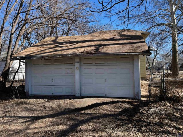 1533 SW High AVE, Topeka, KS 66604