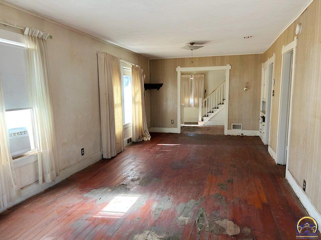 1533 SW High AVE, Topeka, KS 66604