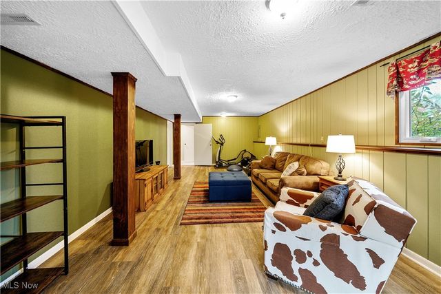 8266 Pebble Creek Court, Chagrin Falls, OH 44023