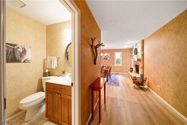 8266 Pebble Creek Court, Chagrin Falls, OH 44023