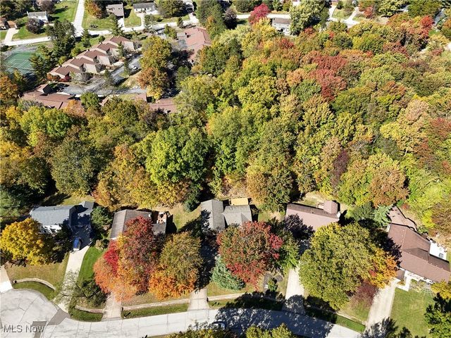 8266 Pebble Creek Court, Chagrin Falls, OH 44023