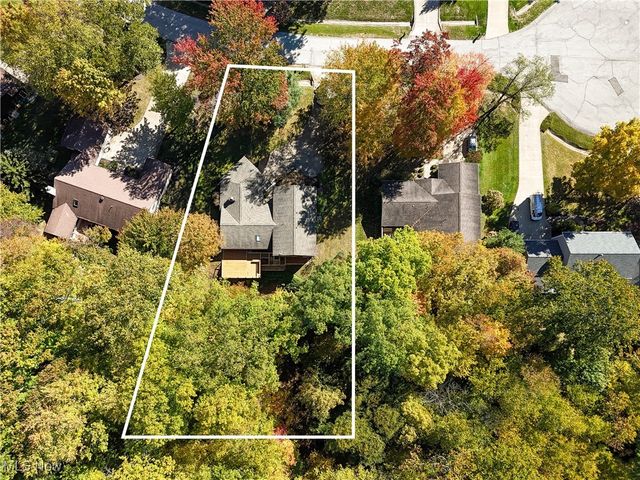 8266 Pebble Creek Court, Chagrin Falls, OH 44023