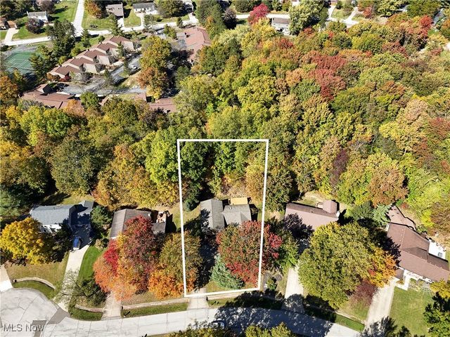 8266 Pebble Creek Court, Chagrin Falls, OH 44023