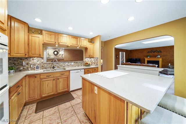 8266 Pebble Creek Court, Chagrin Falls, OH 44023