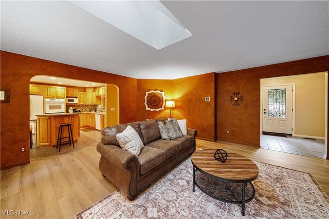 8266 Pebble Creek Court, Chagrin Falls, OH 44023