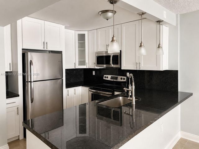 488 NW 165th St Road B-112, Miami, FL 33169