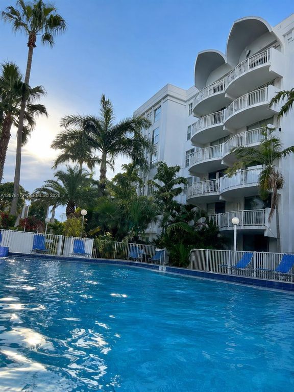 488 NW 165th St Road B-112, Miami, FL 33169