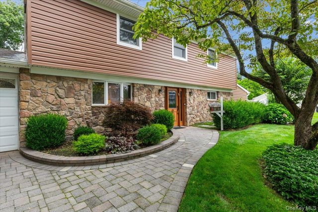9 Donald Drive, Plainview, NY 11803