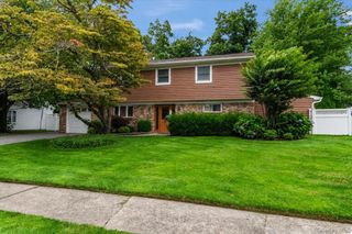 9 Donald Drive, Plainview, NY 11803