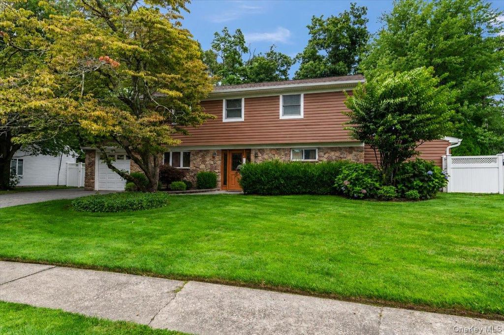 9 Donald Drive, Plainview, NY 11803