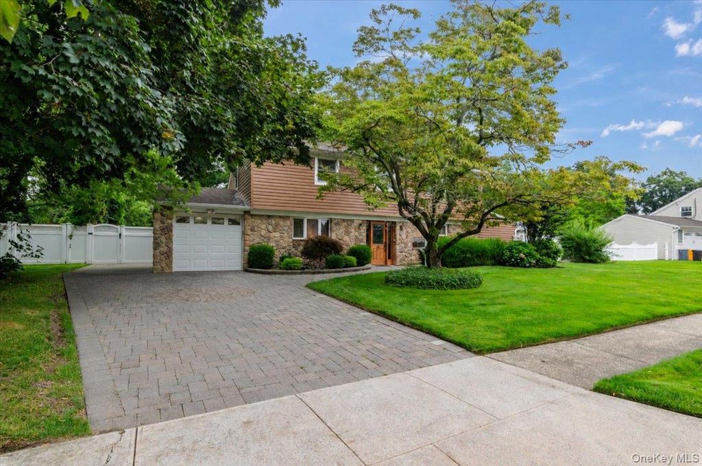 9 Donald Drive, Old Bethpage, NY 11804 — photo 2